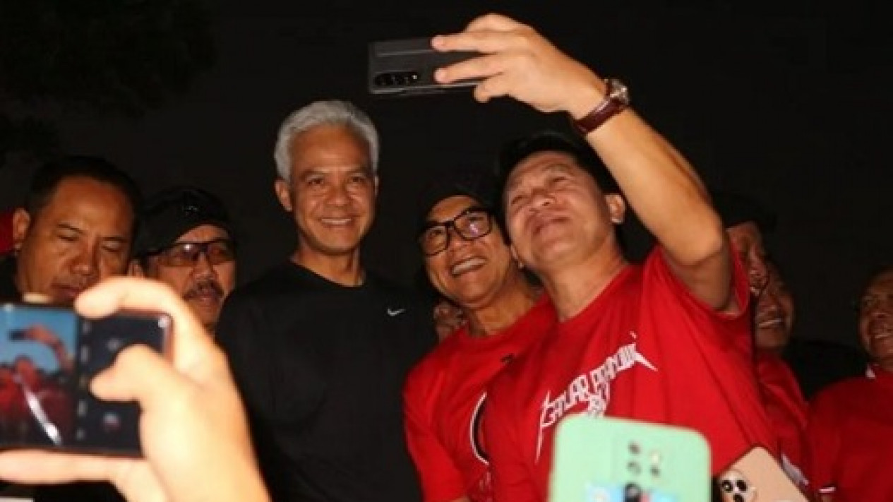 648d1390c9f2d-warga-bali-serbu-ganjar-pranowo-ramai-ramai-minta-selfie_1265_711.jpg 648d1390c9f2d warga bali serbu ganjar pranowo ramai ramai minta selfie 1265 711