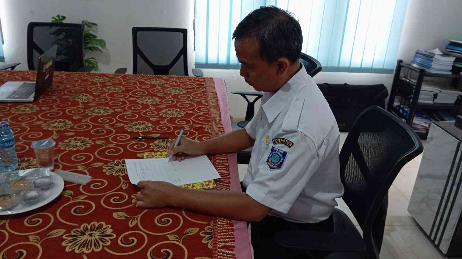 AA1RRrMB.jpg AA1RRrMB