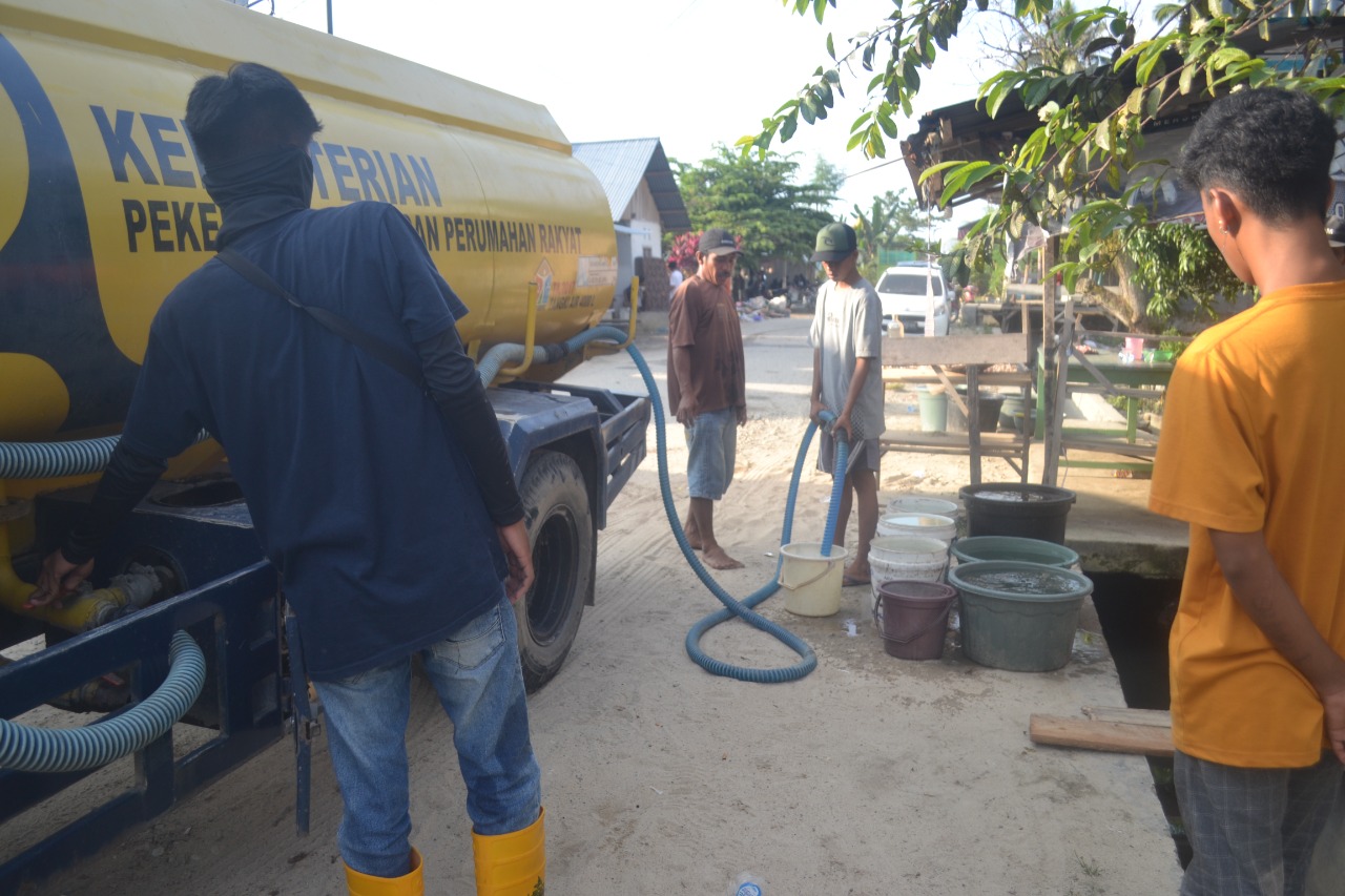 Pasca-Banjir-Bandang-Warga-Torue-Kesulitan-Air-Bersih.jpeg Pasca Banjir Bandang Warga Torue Kesulitan Air Bersih